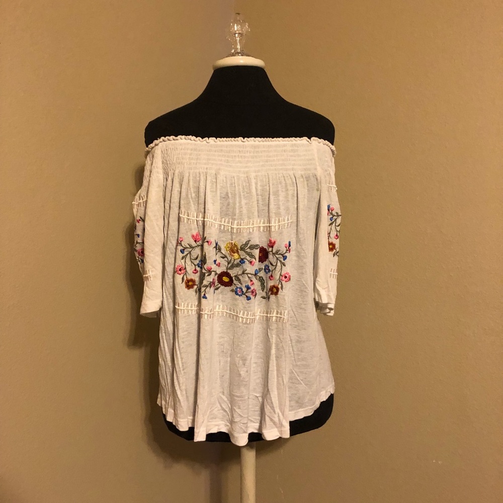 Anthropologie embroidered off the shoulder top 💜